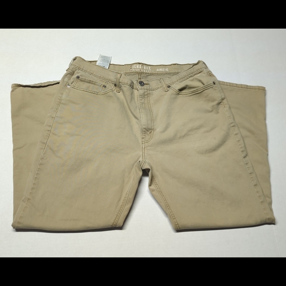 Signature by Levi Strauss Men's Relaxed Fit Khaki Jeans - Picture 1 of 6